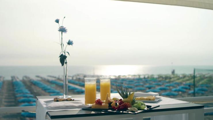 terrazza-1.jpg Colazione vista mare al Fantini Club